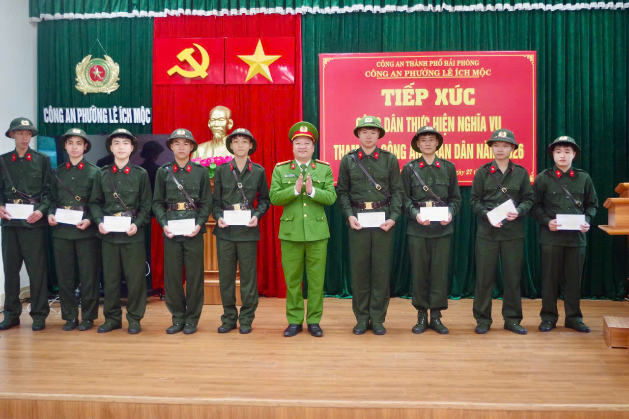 Công an phường Lê Ích Mộc: Động viên 9 công dân thực hiện nghĩa vụ tham gia Công an nhân dân năm 2026 